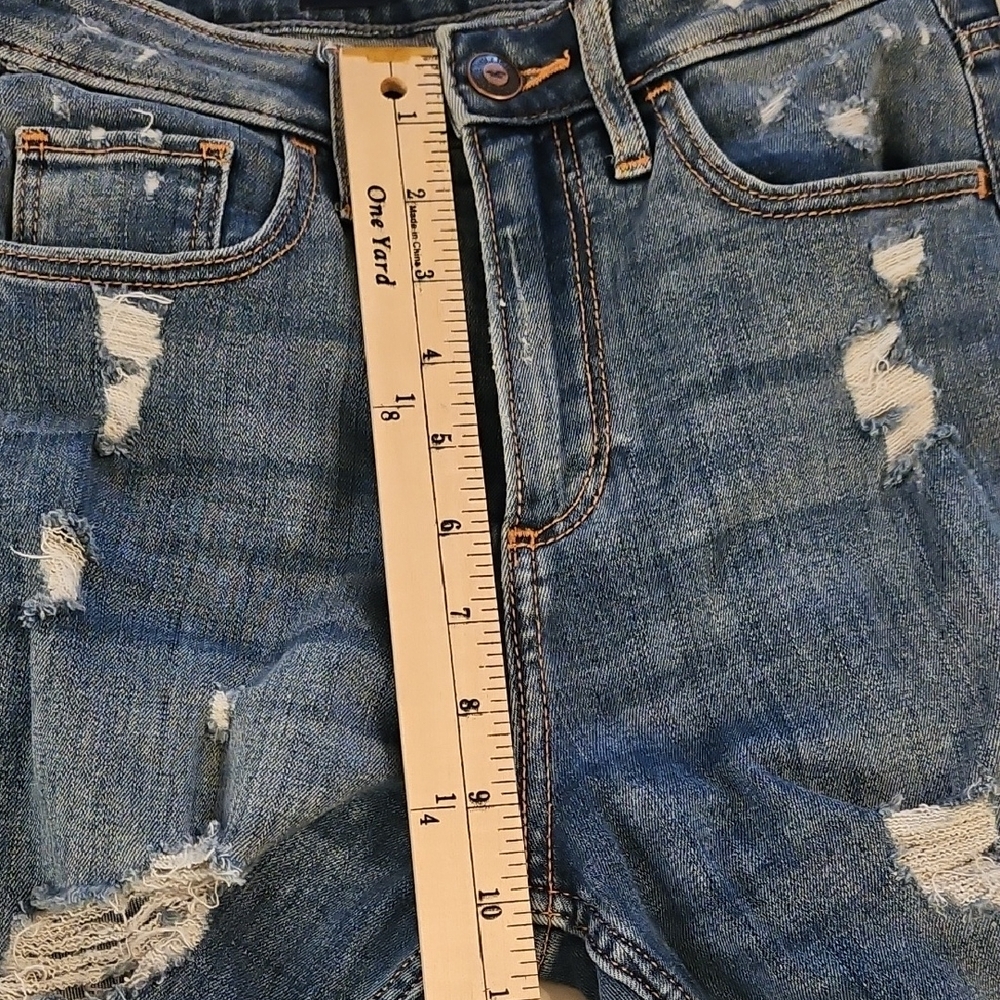 Hollister Curvy High-Rise Super Skinny Distressed Jeans - Picture 8 of 10